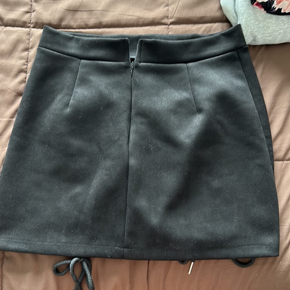 skirt - Picture 2 of 2